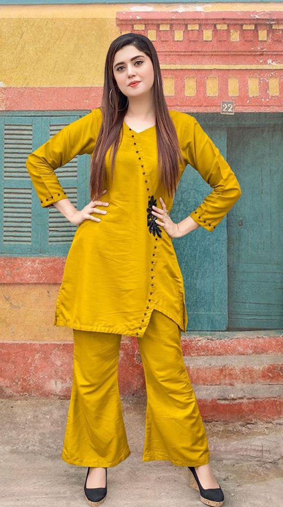 Salwar Suit Poses For Girls ❤️ | Salwar Suit Poses For Girls ❤️ . . . .  #salwarsuitpose #poseforgirls #girlsposes #poseidea #howtopose #selfiepose  #viral #trending #traditional #shorts... | By Disha's CreativityFacebook